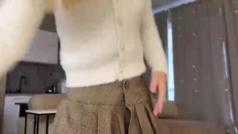 Snapshot of shyrubate chatting on October 12, 6:27 am Aurora online show from October 12, 6:27 am