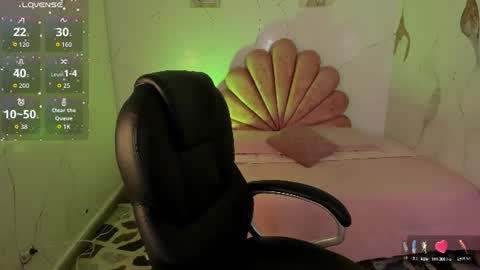 siafoxx_ online show from July 7, 9:28 pm