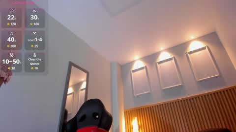 S I E N N A  online show from March 30, 8:08 pm