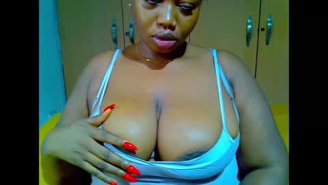 Snapshot of silky_caramel chatting on October 21, 8:07 am Caramel online show from October 21, 8:07 am