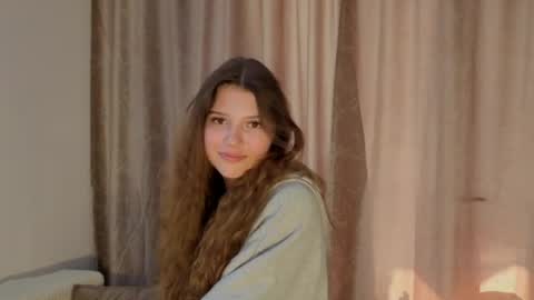 Lia  online show from May 24, 1:10 pm