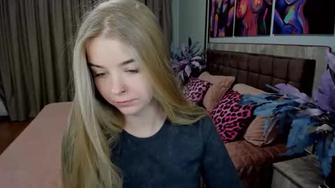 SirenaBloom online show from October 28, 10:32 am