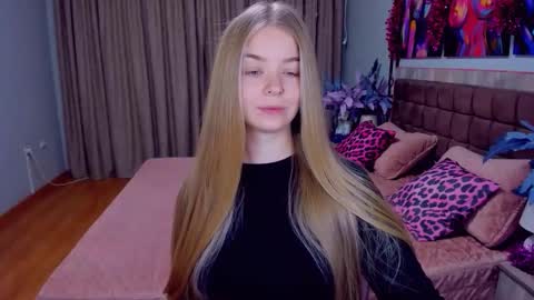 SirenaBloom online show from December 19, 5:54 am