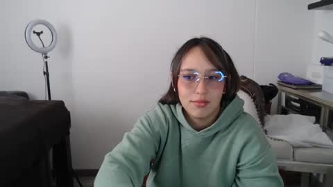 Snapshot of skarlet_adams chatting on March 10, 7:29 pm Alice online show from March 10, 7:29 pm