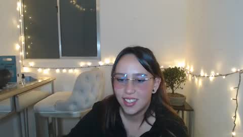 Snapshot of skarlet_adams chatting on January 29, 9:28 pm Alice online show from January 29, 9:28 pm