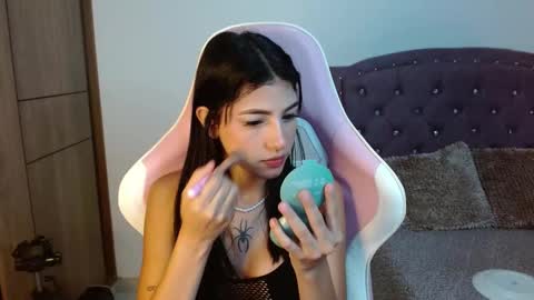 Snapshot of skinny_hailey1 chatting on March 7, 1:07 pm Hailey online show from March 7, 1:07 pm