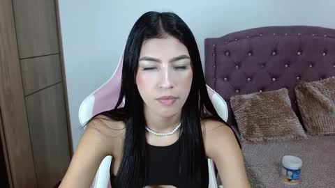 Snapshot of skinny_hailey1 chatting on March 2, 6:24 pm Hailey online show from March 2, 6:24 pm