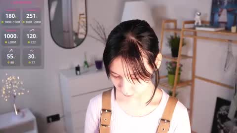 Snapshot of skyemcguire chatting on October 31, 5:31 am Melissa online show from October 31, 5:31 am