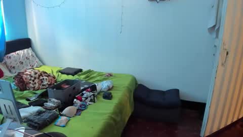 slone03 online show from November 11, 8:28 pm