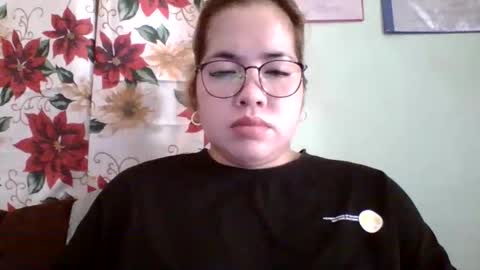 Snapshot of small_boobs59 chatting on October 28, 12:05 am Lovewella online show from October 28, 12:05 am