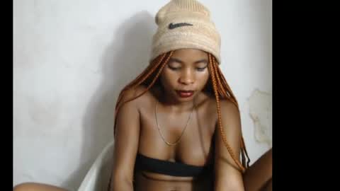 smallsluty online show from June 6, 9:21 pm