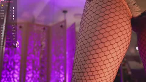 Mia online show from December 2, 11:56 am