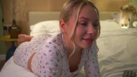 Candice Snow online show from December 6, 11:54 am