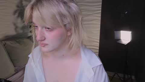 Ellie online show from August 7, 5:14 am
