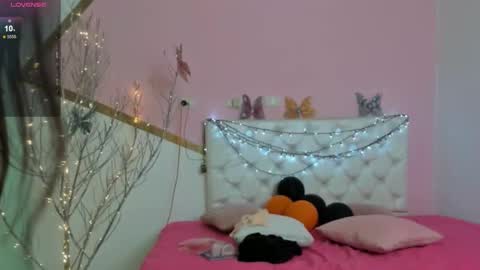 sofi_san online show from November 4, 2:11 pm