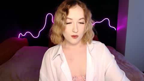 sofi_x_moon online show from February 8, 11:03 am