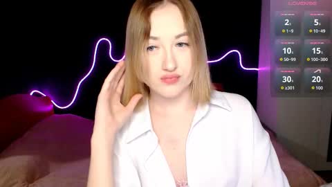 sofi_x_moon online show from February 15, 6:51 pm