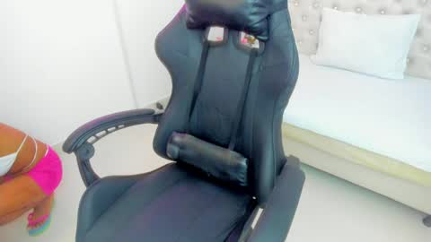 sofia_echeverri online show from April 18, 12:18 pm