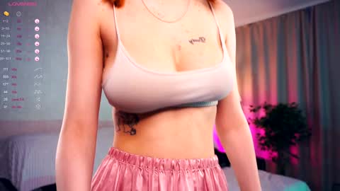 Snapshot of sofiabruno chatting on December 19, 5:29 am Hi My name is Sofia Welcome to my room Please thumbs up - its important online show from December 19, 5:29 am