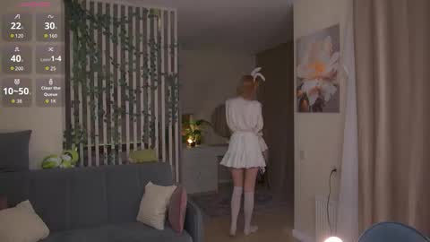 Snapshot of sofiapure18 chatting on October 16, 6:32 pm Sofia Help me overcome shynes with 100 thumbs up online show from October 16, 6:32 pm