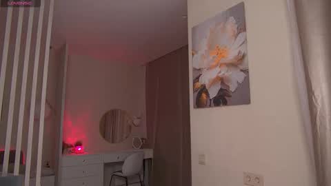 Snapshot of sofiapure18 chatting on September 13, 9:12 pm Sofia Help me overcome shynes with 100 thumbs up online show from September 13, 9:12 pm