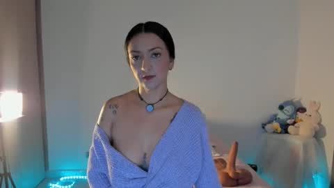 SOFIA independent model  online show from February 16, 11:32 am