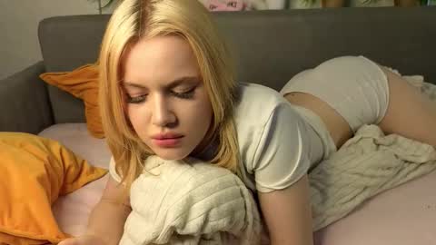 Sonya vibe online show from March 3, 2:45 pm