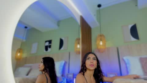 Sophi online show from April 6, 7:37 pm