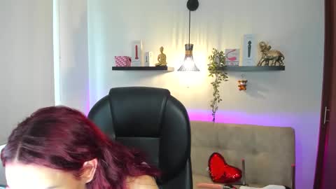 sophia_miller4 online show from April 12, 4:21 pm