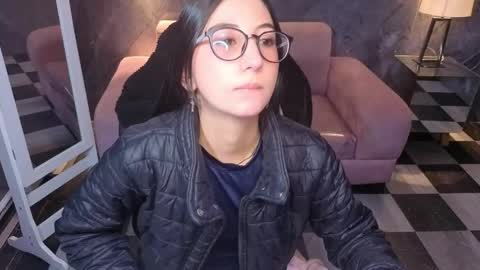 sophie_jones_b online show from June 4, 12:42 pm