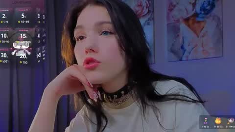 sophie_nomenal_ online show from November 18, 2:51 pm