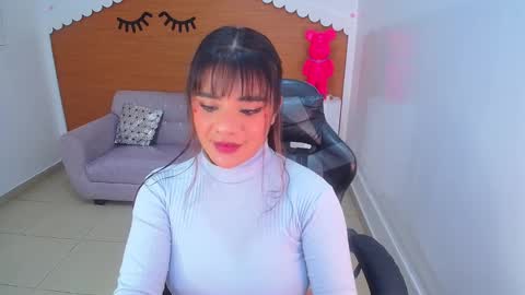 Snapshot of sophie_t_ chatting on February 14, 11:21 am Sofia online show from February 14, 11:21 am