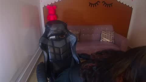 Snapshot of sophie_t_ chatting on January 14, 3:32 am Sofia online show from January 14, 3:32 am