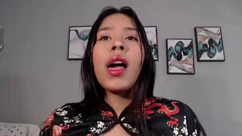 sophie_w1 online show from August 3, 12:33 pm