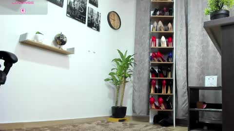 sophiebaker__ online show from April 2, 1:58 am