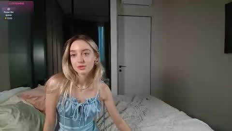 sophiebelll online show from September 30, 12:33 pm