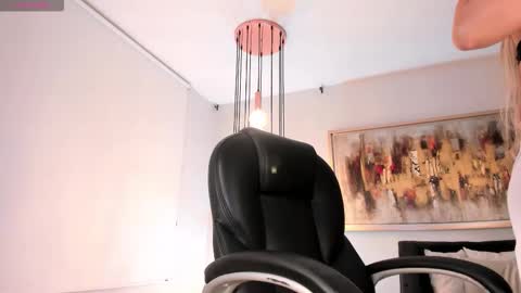 Sophie  Palmer online show from December 5, 11:22 am