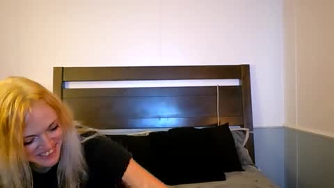 Lynette online show from January 12, 10:42 am