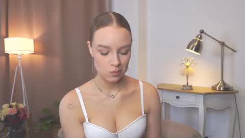 Anna online show from February 4, 1:14 pm