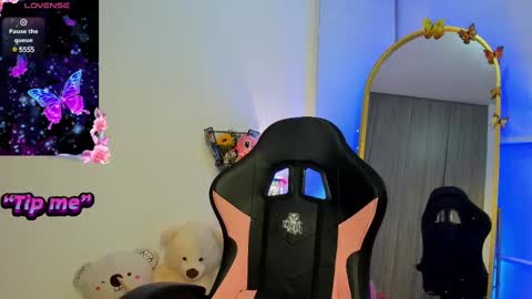 sheila smitt  online show from March 11, 3:47 am