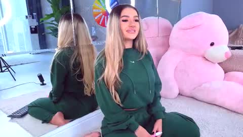 Anna online show from March 28, 10:26 am