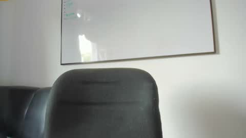 Snapshot of squirttati33 chatting on October 15, 1:25 pm Tati online show from October 15, 1:25 pm