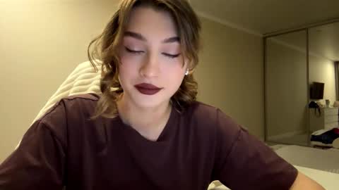 Elli online show from February 15, 2:05 pm