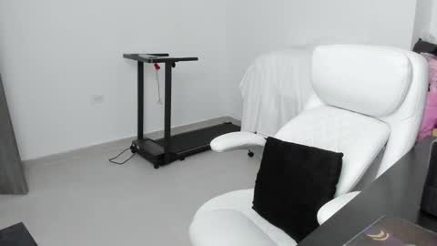 Zulma Yisset online show from November 6, 2:28 am