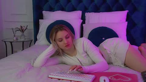 StacyEvances online show from February 23, 6:40 pm