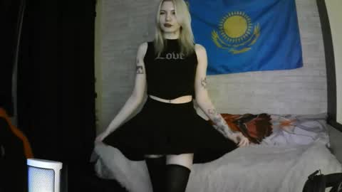 Katie online show from September 18, 3:43 pm
