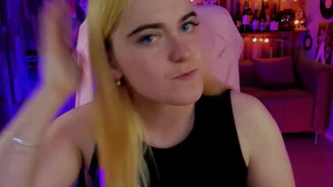 Snapshot of stef_nicks chatting on September 10, 9:20 am stef_nicks online show from September 10, 9:20 am