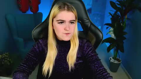 Snapshot of stef_nicks chatting on October 9, 10:30 am stef_nicks online show from October 9, 10:30 am