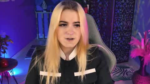 Snapshot of stef_nicks chatting on October 3, 9:14 am stef_nicks online show from October 3, 9:14 am
