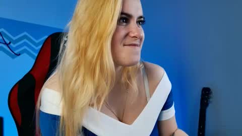 stef_nicks online show from October 23, 9:15 am